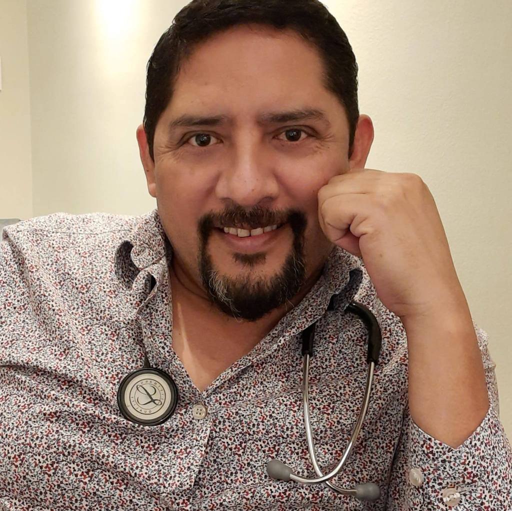 Doctor Demetrio Cruz ofrece medicamentos gratuitos a la comunidad de Río&nbsp;Bravo