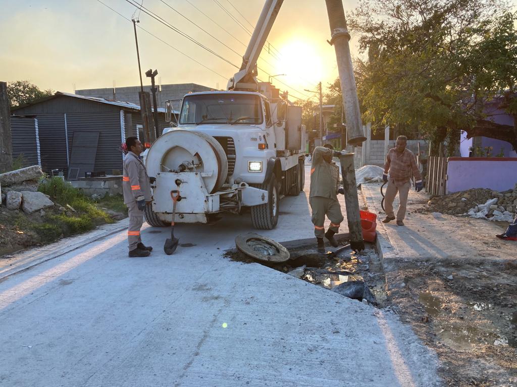 COMAPA Altamira realiza trabajos de reparación y mantenimiento en sistema de drenaje y&nbsp;alcantarillado.