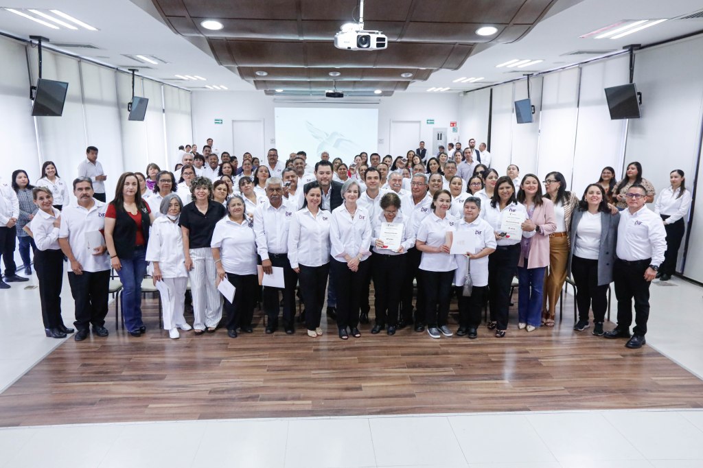 Entrega Dra. María de Villarreal Premio Estatal de Antigüedad a 46 Mensajeros de&nbsp;Paz