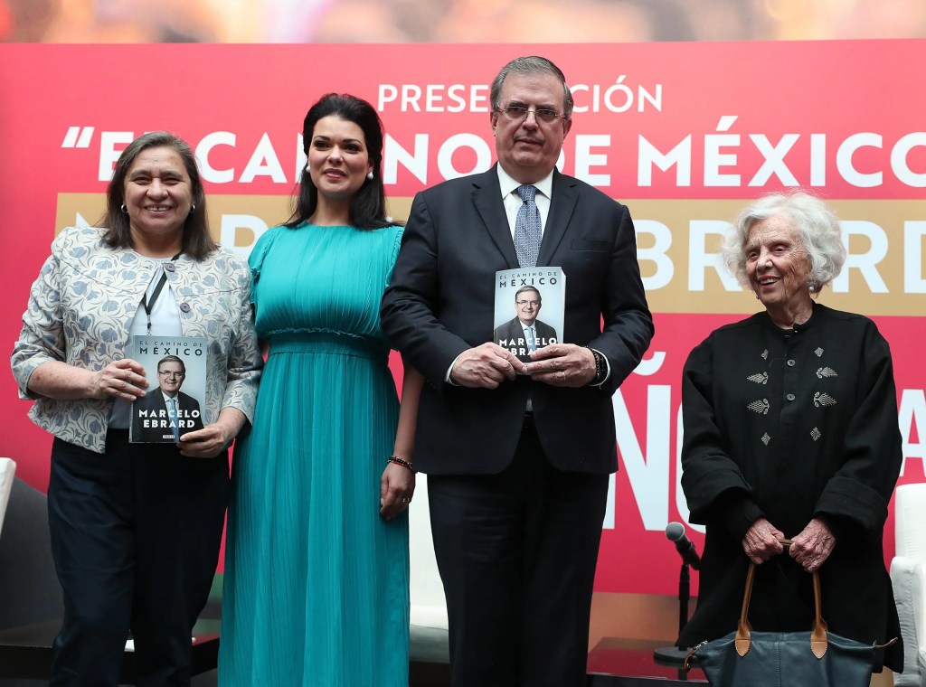 Marcelo Ebrard presenta su autobiografía «El camino de México» en evento con presencia de figuras políticas de todo el&nbsp;país