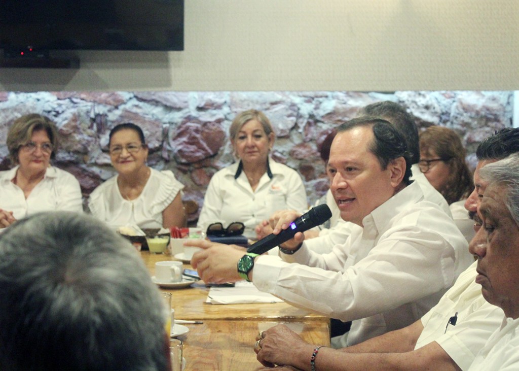 Gobierno y ciudadanía en acción: reunión del Comité Delegacional de Maestros jubilados y pensionados con Carlo González, tesorero del ayuntamiento de Ciudad&nbsp;Madero