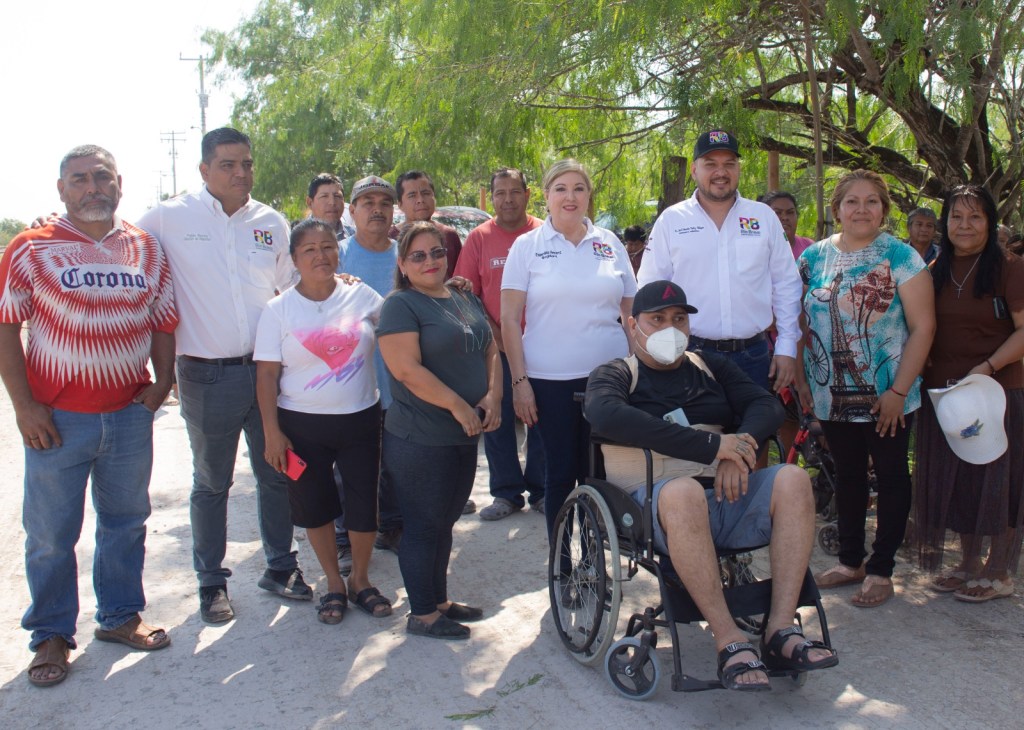 Alcalde Joel Eduardo Yáñez Villegas atiende solicitudes de familias en la colonia Invasión&nbsp;2000