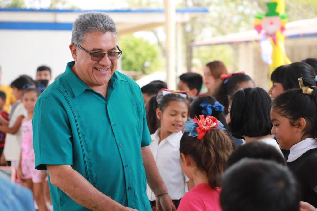 PACTA ARMANDO MARTÍNEZ MANRÍQUEZ COMPROMISOS CON ESCUELA PRIMARIA EMILIANO&nbsp;ZAPATA