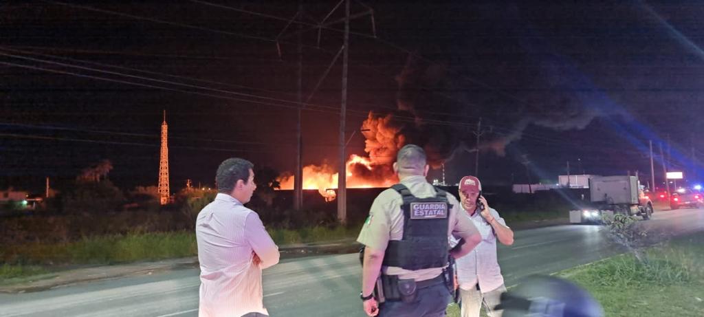 Mario López supervisa acciones para controlar explosión de pipas en parque&nbsp;industrial