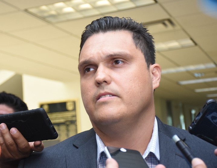 INFANTIL POSTURA DEL DIPUTADO HUMBERTO, ¿CUAL CARRERA,&nbsp;POLÍTICA?