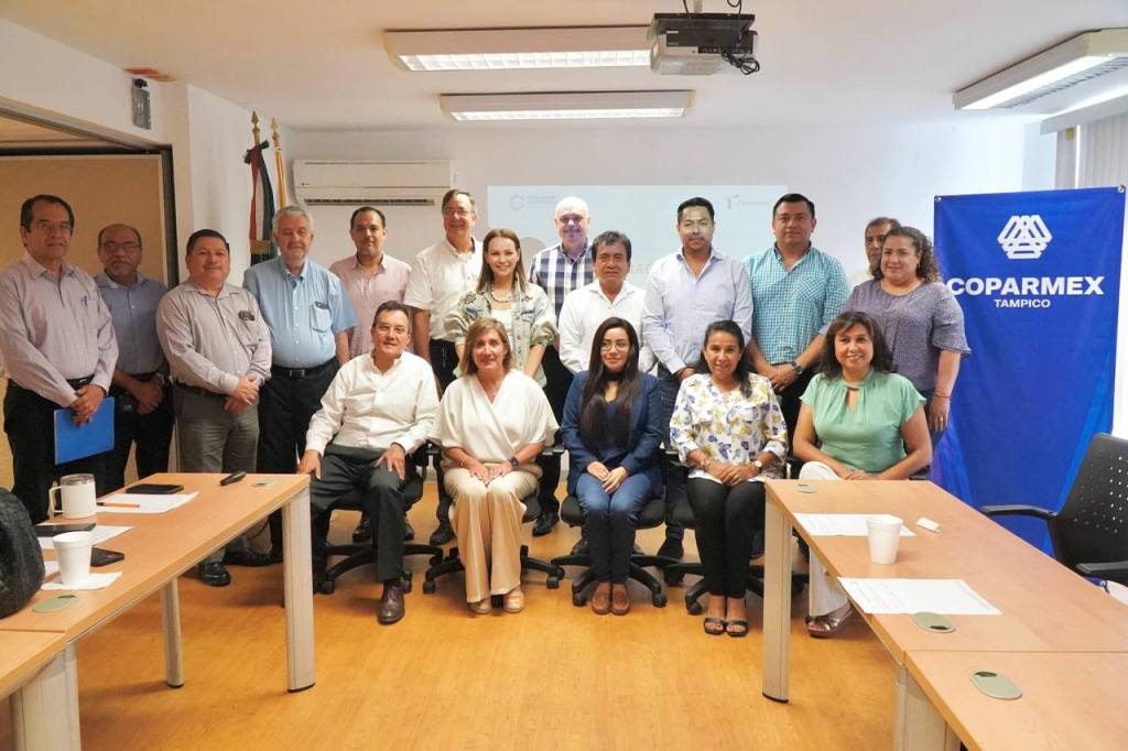 Dialoga Rosa González con Miembros y Directivos de Coparmex Zona&nbsp;Sur