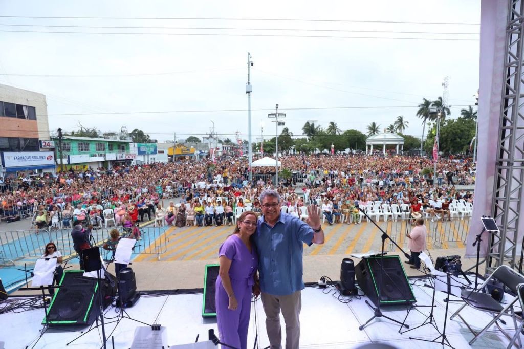 DISFRUTAN CIENTOS DE MAMÁS DEL FESTIVAL ORGANIZADO POR EL SISTEMA DIF ALTAMIRA POR MOTIVO DEL 10 DE&nbsp;MAYO