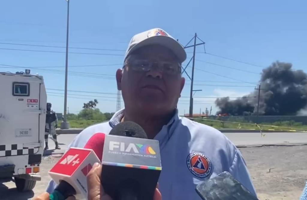 ARDEN ULTIMOS CONTENEDORES DE ACEITE; PROTECCIÓN CIVIL Y BOMBEROS CONTINÚAN EN LA&nbsp;ZONA