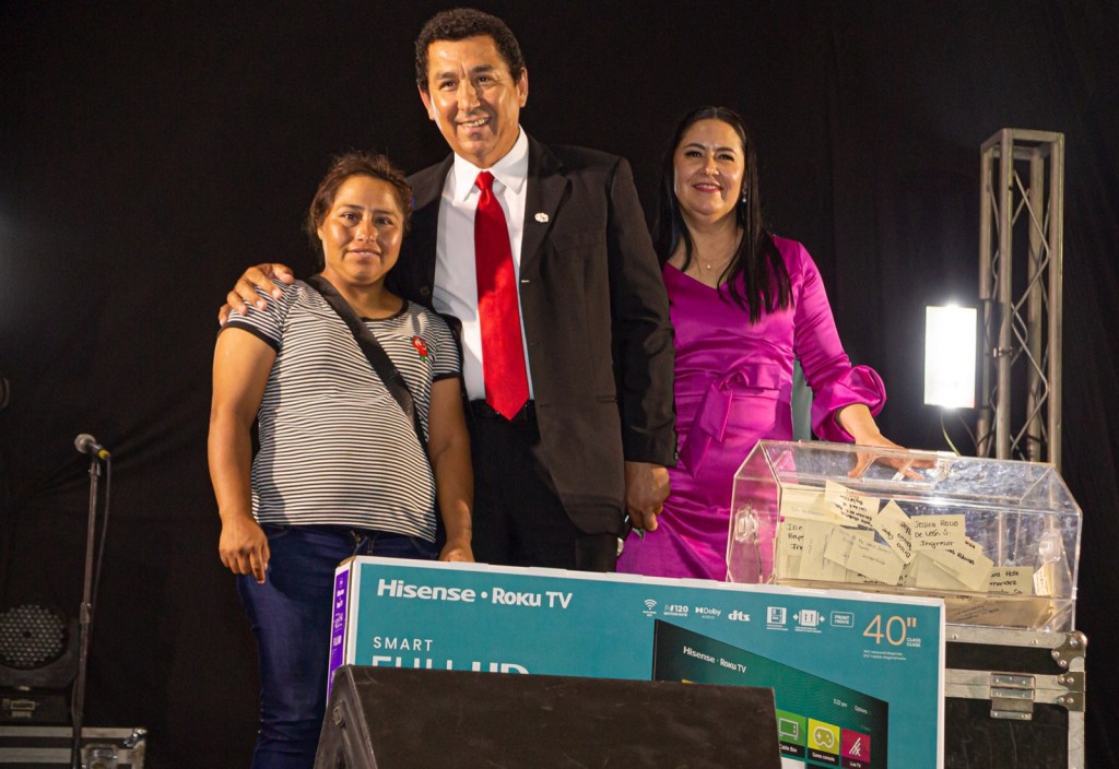 FESTEJAN ALCALDE MARIO LOPEZ Y MARSELLA HUERTA, A MADRES TRABAJADORAS DEL GOBIERNO&nbsp;MUNICIPAL