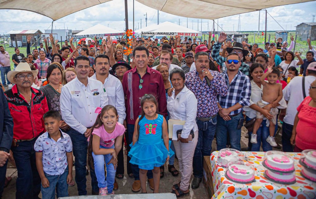 Festeja Alcalde Mario López a madres de familia de colonias del sector oriente de&nbsp;Matamoros