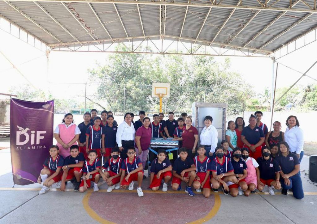 MEJORA PRESIDENTA DEL DIF ALTAMIRA TELESECUNDARIA DE LA ZONA RURAL AL EQUIPAR SU&nbsp;DESAYUNADOR