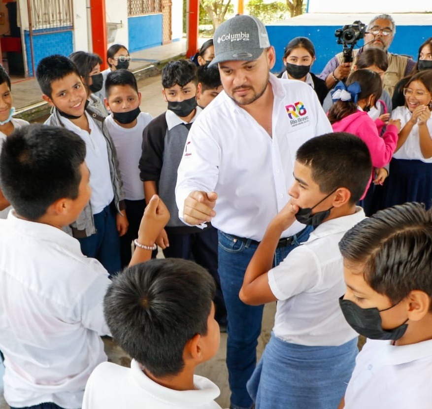 LLEVA GOBIERNO DE RÍO BRAVO ILUMINACIÓN LED A TELESECUNDARIA DE INTEGRACIÓN&nbsp;FAMILIAR