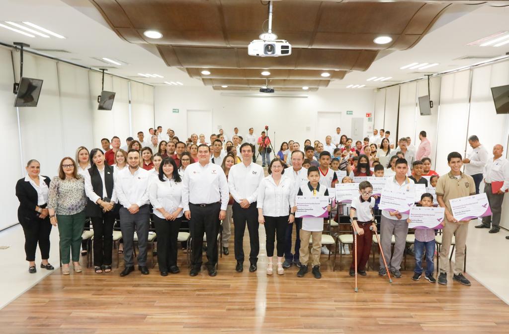 Entrega DIF Tamaulipas más de mil 800 becas en beneficio de la población vulnerable de los 43 municipios del&nbsp;estado