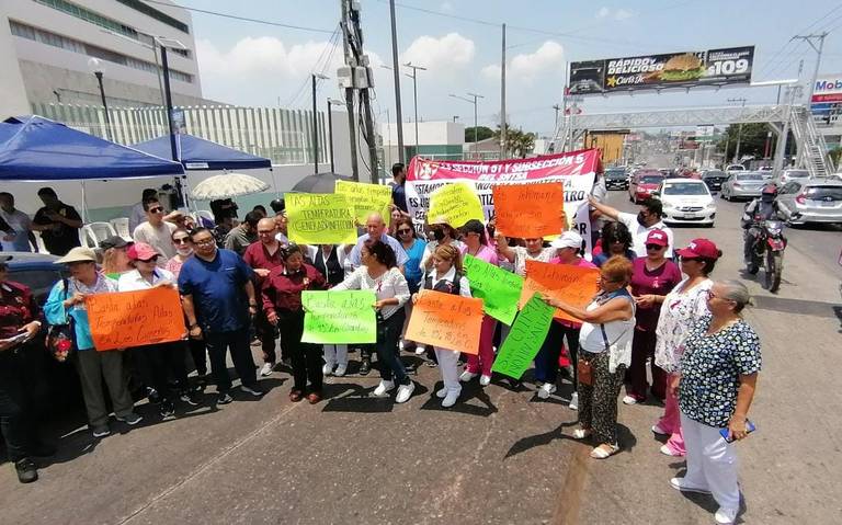 Trabajadores del Hospital Canseco protestan por falta de aire acondicionado: Exigen solución&nbsp;urgente