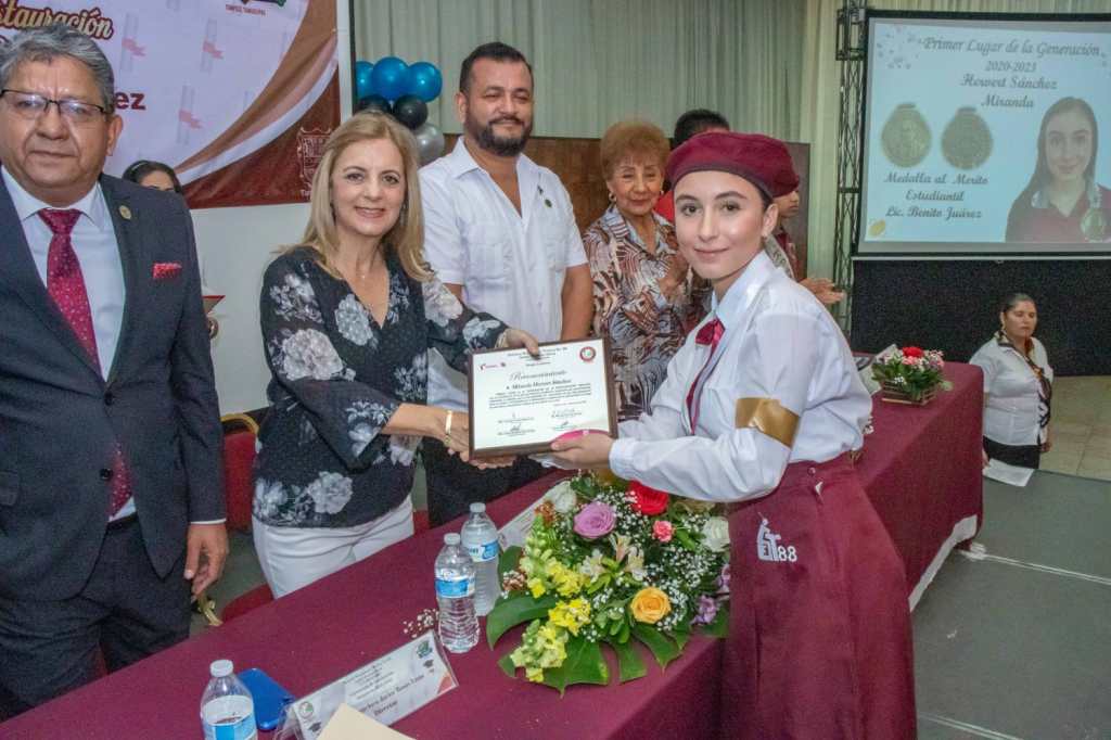 Reitera Aída Feres de Nader su Total Apoyo al Desarrollo Integral de los Estudiantes&nbsp;Tampiqueños