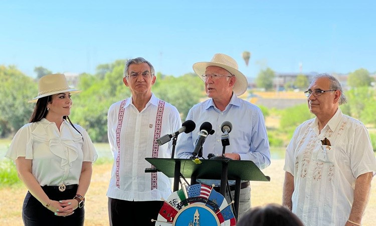 EMBAJADOR KEN SALAZAR DISTINGUE Y DESTACA TRABAJO DE AMÉRICO Y CARMEN&nbsp;LILIA