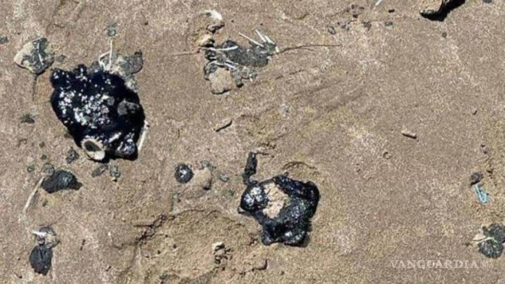 Contaminación de ‘chapopote’ en Playa Bagdad: Señalamientos a plataformas de Pemex y respuestas del&nbsp;gobierno