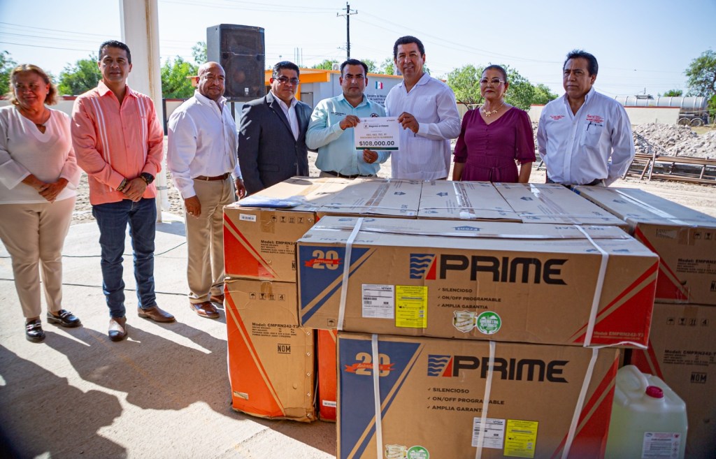 Alcalde Mario Alberto López Hernández Inaugura Ciclo Escolar y Entrega Recursos y Becas a&nbsp;Estudiantes