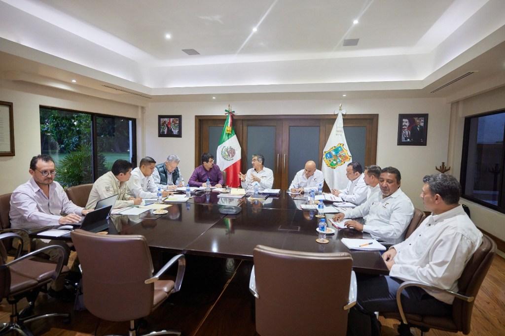 Evalúa gobernador desempeño de su&nbsp;gabinete