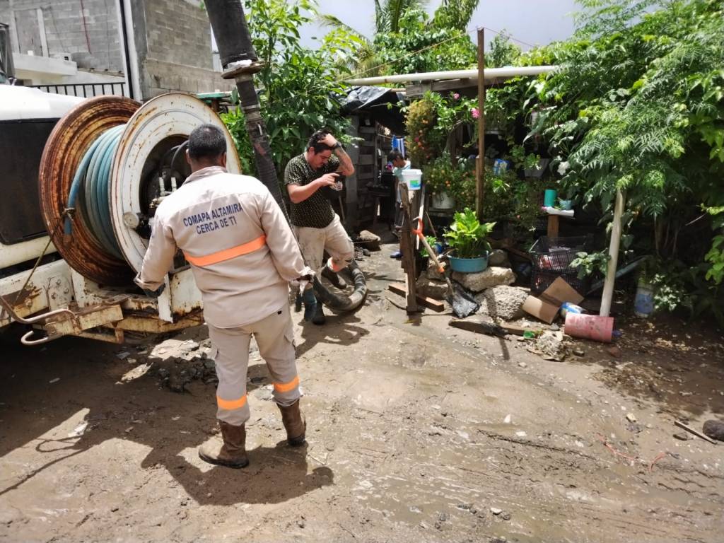 Desazolva COMAPA Altamira registros en colonia Monte de los&nbsp;Olivos