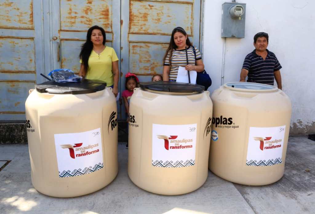 Familias victorenses reciben tinacos de parte del&nbsp;gobernador