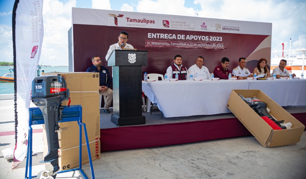 Carlos Ballesteros Gálvez Encabeza Entrega de Motores a Pescadores de Laguna Madre en Colaboración con la Congregación «Mariana&nbsp;Trinitaria»