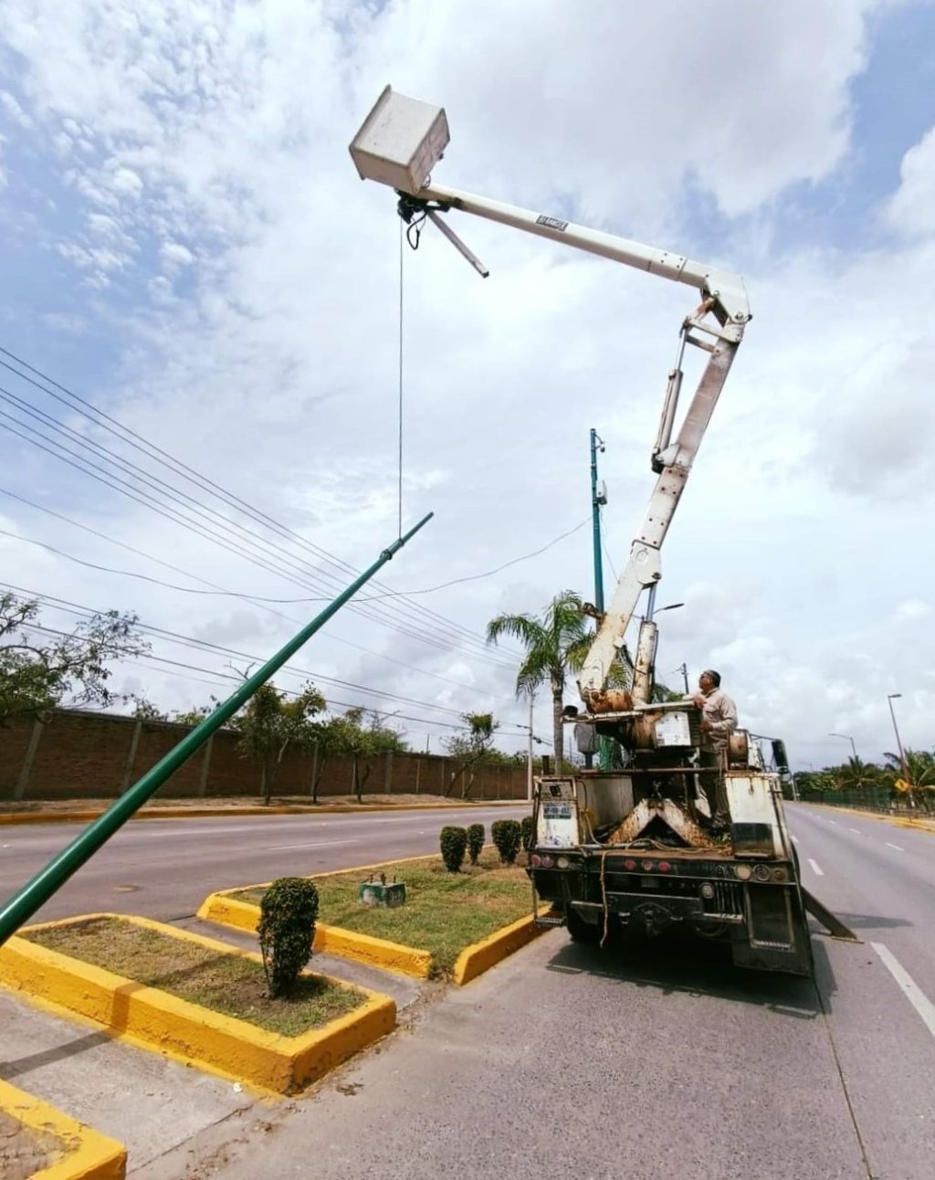 Rehabilitan Alumbrado en Avenidas y Espacios Públicos de Ciudad&nbsp;Madero