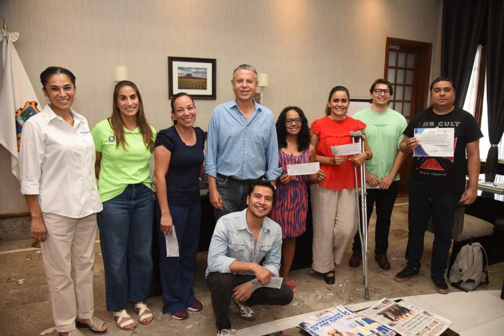 Premia Chucho Nader a Ganadores del Certamen Regional de Fotografía «Nacho&nbsp;López»