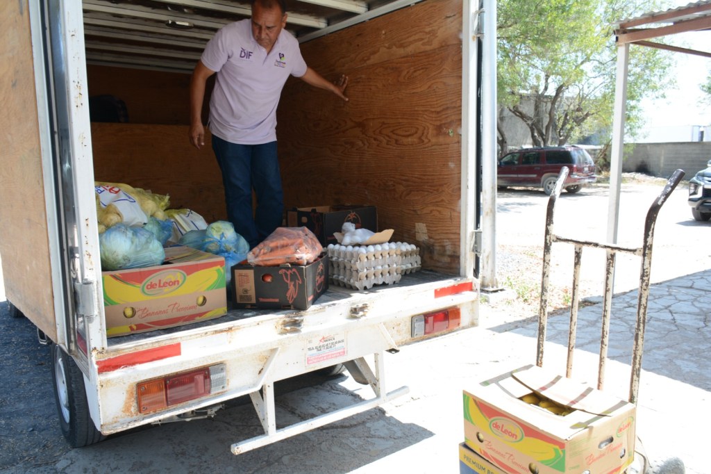 Entrega de Insumos a Escuelas Beneficiadas por el Programa Desayunos&nbsp;Escolares