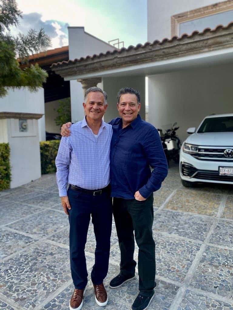 Qué bueno que viniste Geño ¿Cuándo te&nbsp;vas?