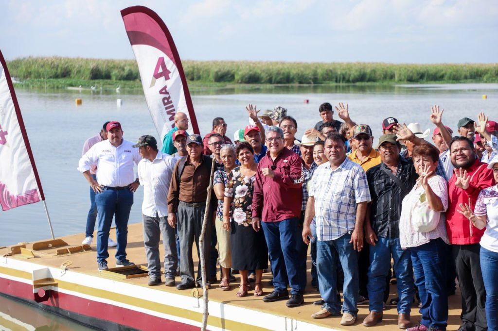 ALCALDE ARMANDO MARTÍNEZ MANRÍQUEZ ENTREGA CHALÁN A COMUNIDAD DE PESCADORES DEL RÍO&nbsp;TAMESÍ