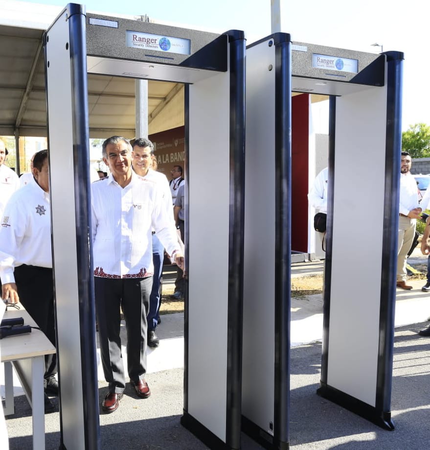 Entrega gobernador arcos detectores para reforzar seguridad en&nbsp;CEDES