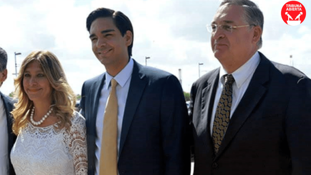 T E C L A Z O S: «URGE A REYNOSA, LA CUREN DE&nbsp;SALUD».