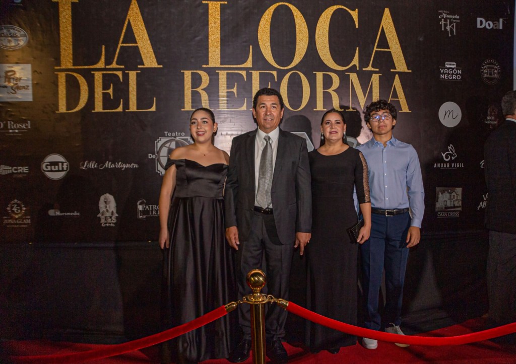 Matamorenses disfrutan presentación especial de La Loca del Reforma; alcalde Mario López otorga&nbsp;Galardón