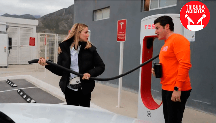 Samuel García lleva su precampaña a bordo de un&nbsp;Tesla