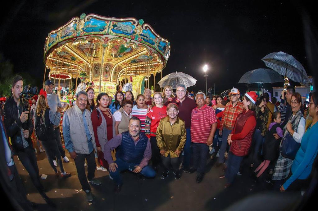 Altamira inicia la celebración navideña con el encendido del monumental&nbsp;pino