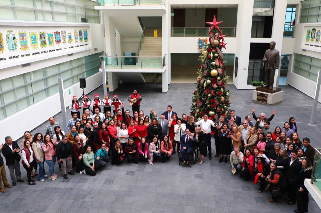 Encendido del árbol de navidad en el congreso de Tamaulipas renueva&nbsp;esperanza