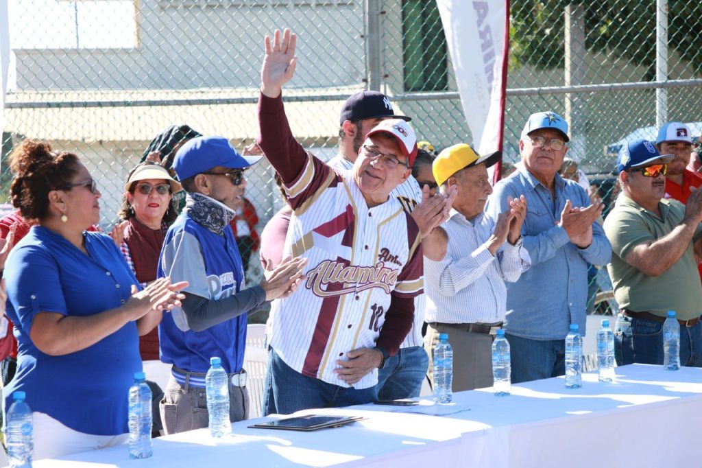 Armando Martínez Manríquez inaugura el torneo «Genovevo Salas Hernández» de béisbol en La&nbsp;Pedrera
