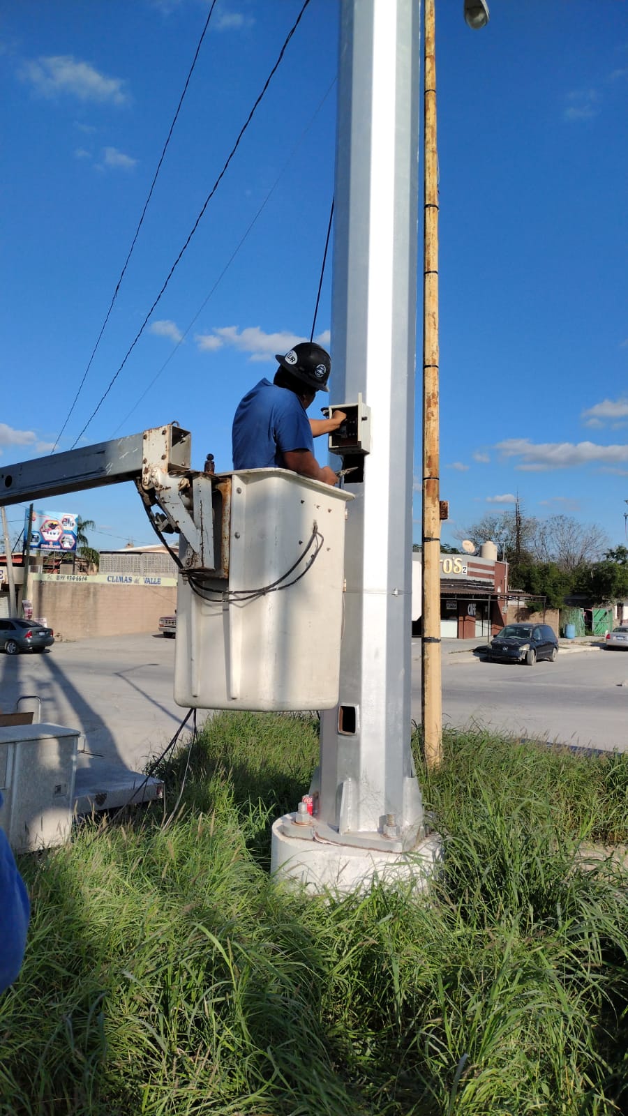 Rehabilitación de Macro Luminarias en Diversos Sectores de Río&nbsp;Bravo