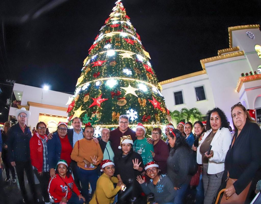 Encendido de Pinos Navideños en Altamira Ilumina 8 Sectores del&nbsp;Municipio