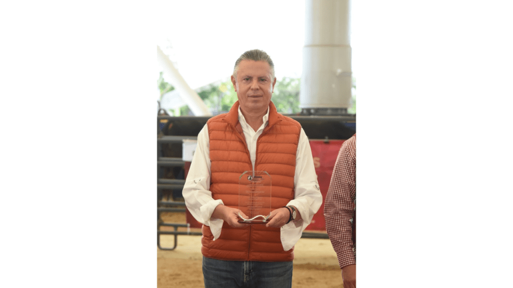 Reconocimiento a Chucho Nader por su Apoyo al Sector&nbsp;Ganadero