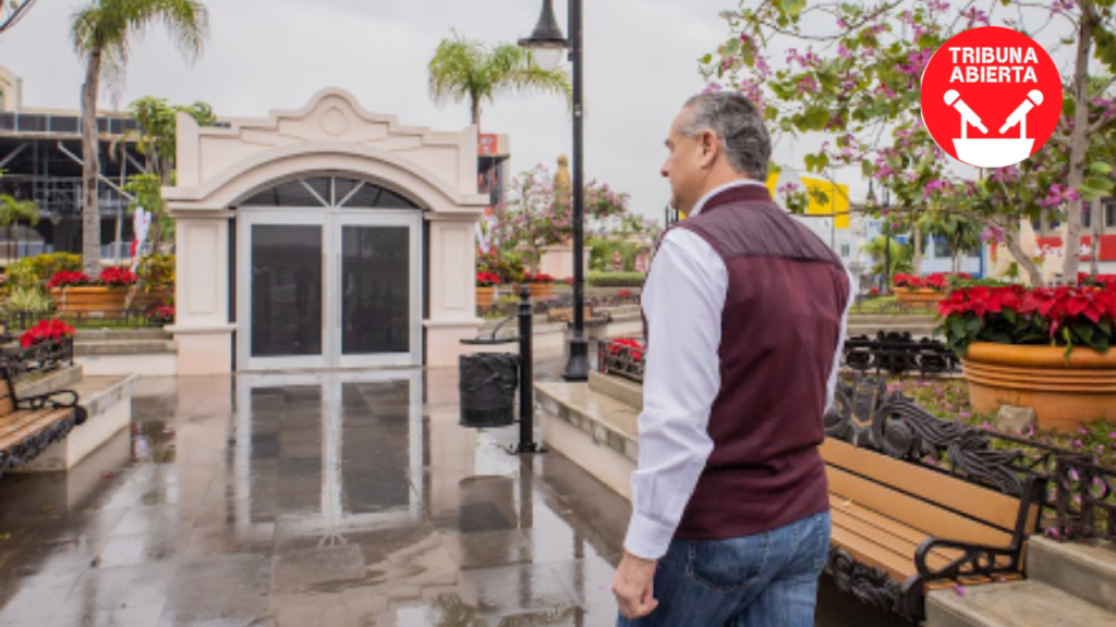 Supervisa Adrián Oseguera Colocación de Ornamentos&nbsp;Navideños
