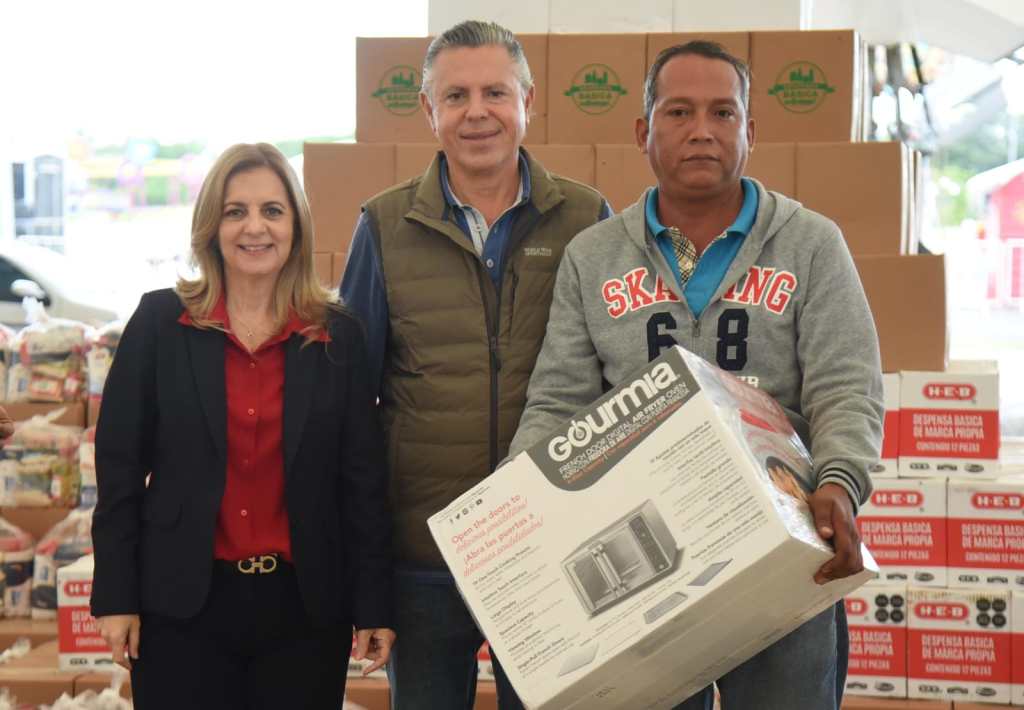 Chucho Nader Reconoce la Labor de Trabajadores Municipales en Posada&nbsp;Navideña