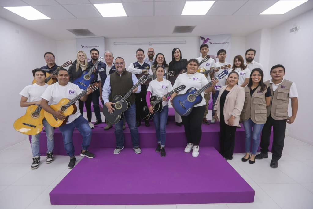 El Club Rotario Victoria de Escandón Dona Guitarras Acústicas al DIF&nbsp;Tamaulipas