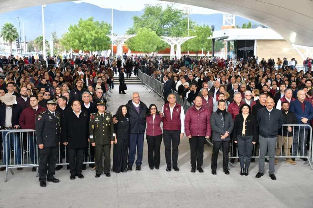 Úrsula Patricia Salazar participa en honores a la bandera en Ciudad Victoria acompañada de Américo&nbsp;Villareal»