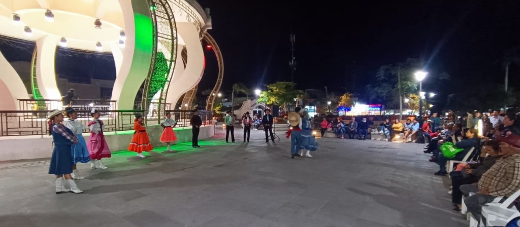 Familias Maderenses disfrutan de espectáculo folclórico en la Plaza Isauro&nbsp;Alfaro