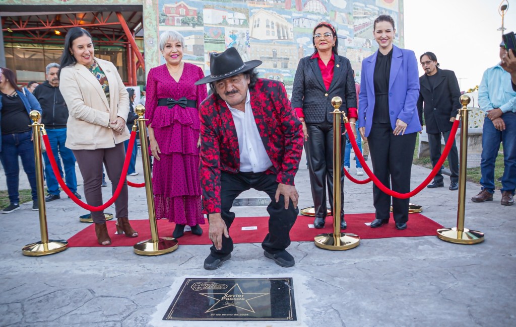 Devela Xavier Passos placa en Paseo de la Fama, en el marco del 198 Aniversario de&nbsp;Matamoros