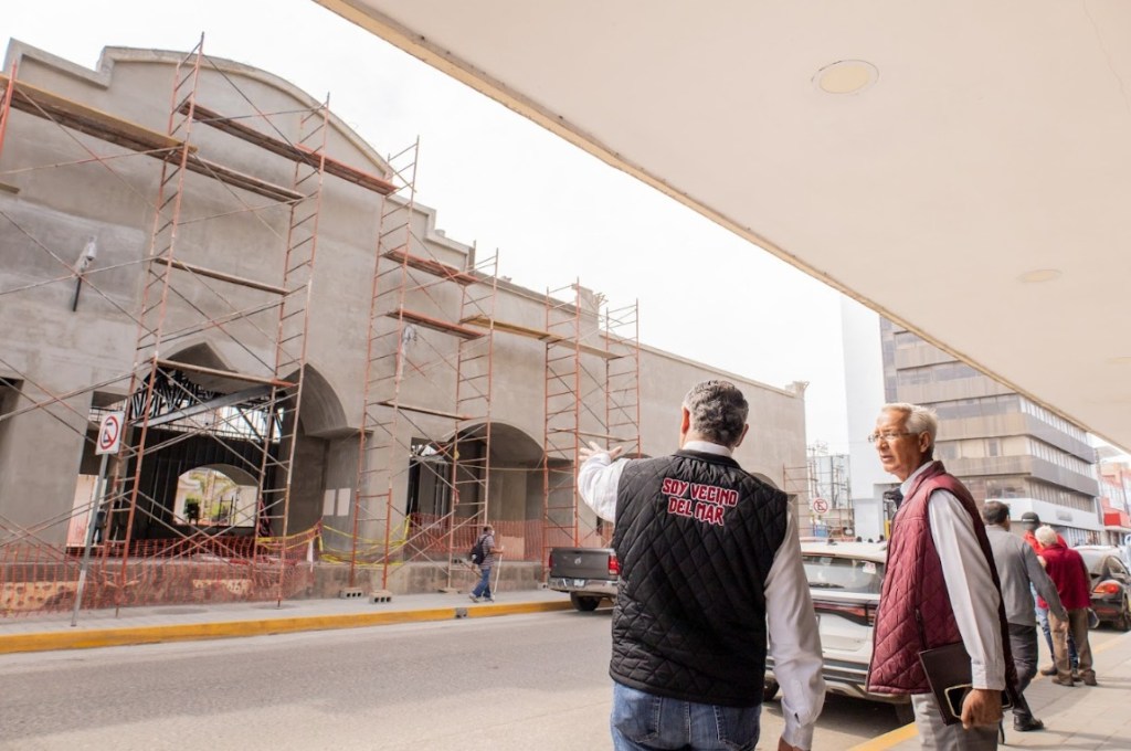 Adrián Oseguera Supervisa los Toques Finales en el Salón de Usos Múltiples, un Espacio Renovado para la Cultura y el Arte en&nbsp;Madero