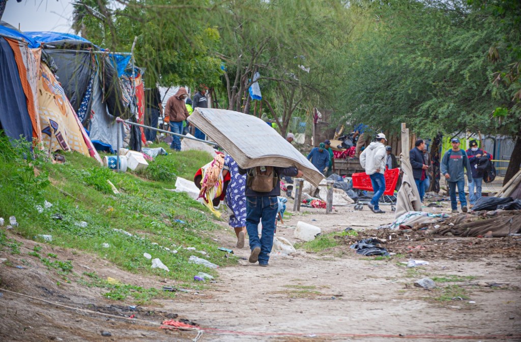 Autoridades municipales realizan limpieza en bordodel río bravo para evitar problemas de salud&nbsp;pública