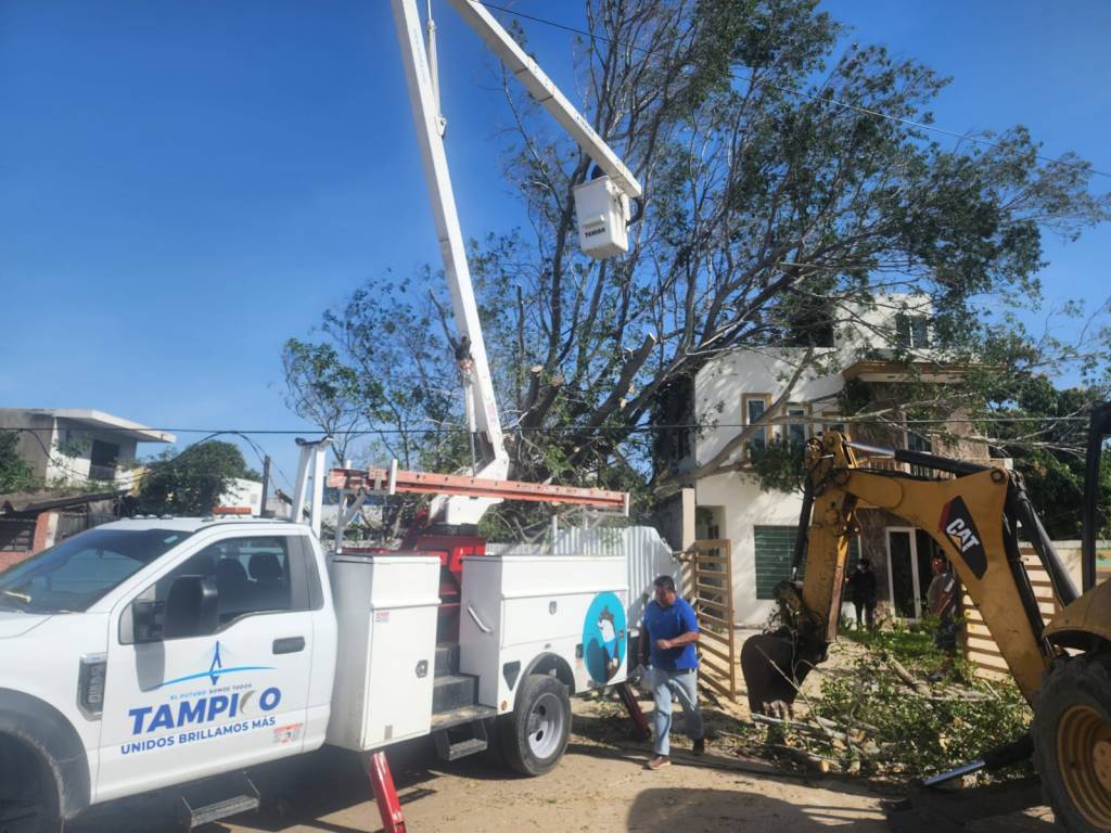 Chucho Nader Supervisa Labores de Limpieza Tras Afectaciones del Frente&nbsp;Frío